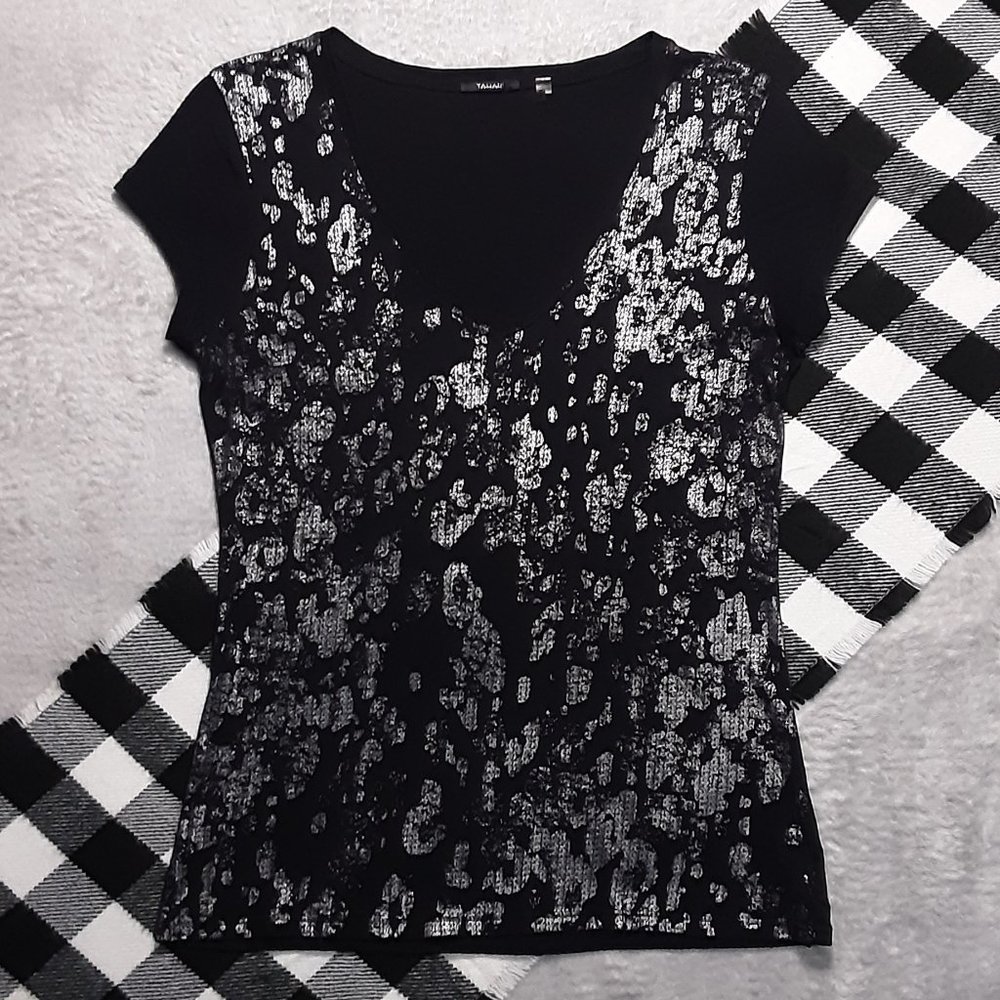M | Tahari | Short Sleeved V-Neck T-Shirt
